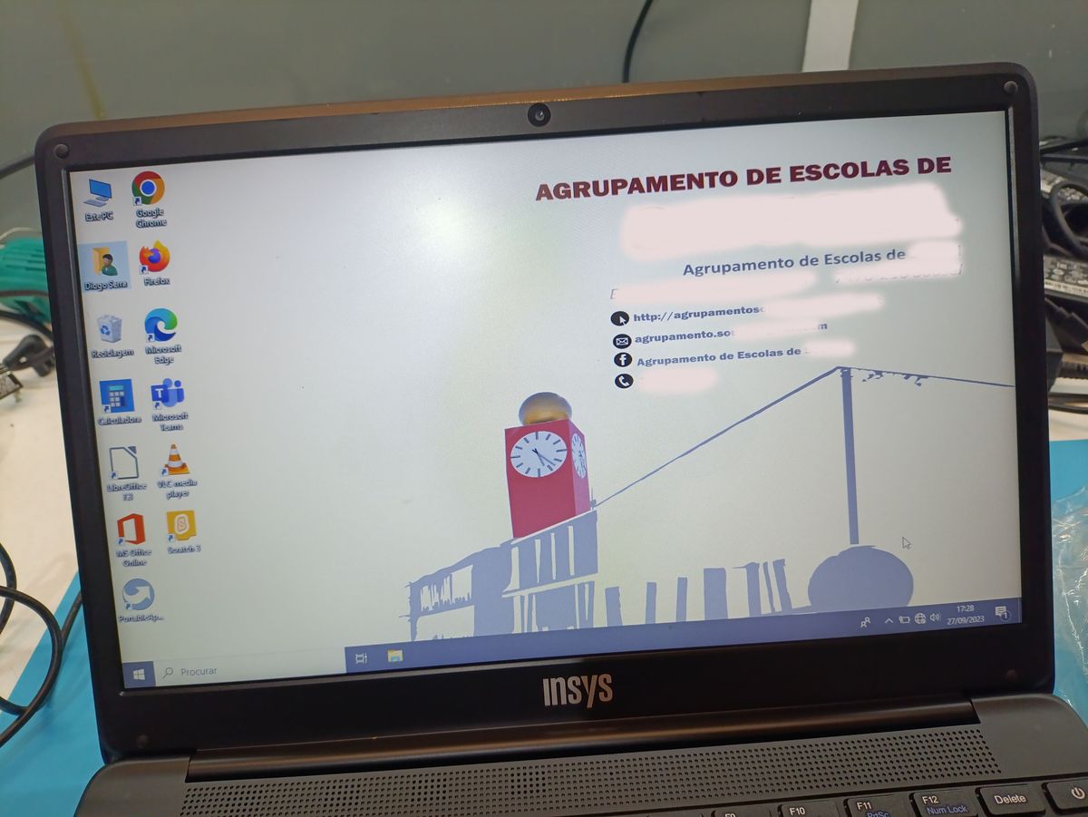 Portátil Insys GW1-W149 reparado e operacional